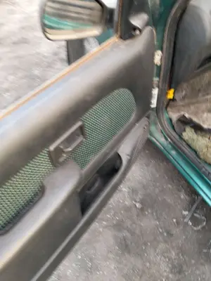 Foto de ELEVALUNAS DELANTERO IZQUIERDO PEUGEOT 106 (S2) 1.1  (60 CV / 44 KW)