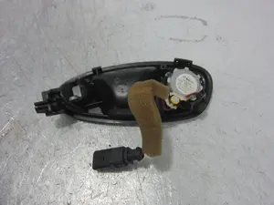 Foto de MANETA INTERIOR TRASERA DERECHA SEAT LEON (1P1) 1.6 TDI (105 CV / 77 KW) referencia 5P0837114 foto 4