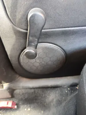 Foto de MANETA ELEVALUNAS TRASERA DERECHA VOLKSWAGEN GOLF IV BERLINA (1J1)(10.1997) 1.9 TDI (90 CV / 66 KW)