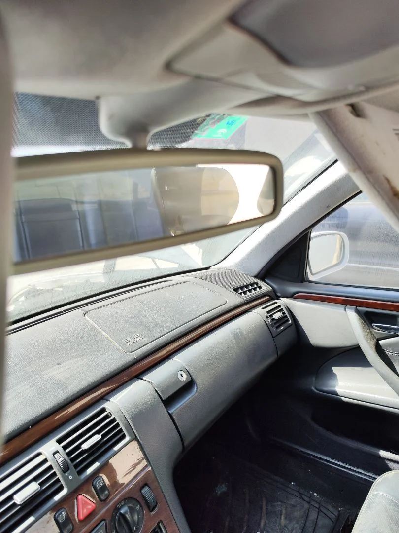 Foto de RETROVISOR INTERIOR MERCEDES-BENZ CLASE E (BM 210) BERLINA 2.2 CDI CAT (143 CV / 105 KW)