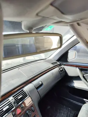 Foto de RETROVISOR INTERIOR MERCEDES-BENZ CLASE E (BM 210) BERLINA 2.2 CDI CAT (143 CV / 105 KW)