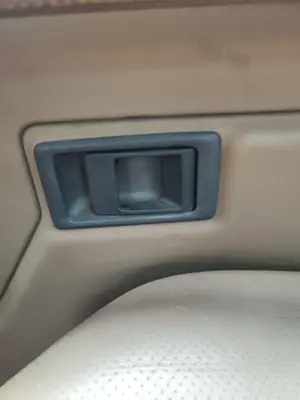 Foto de MANETA INTERIOR TRASERA DERECHA LAND ROVER DISCOVERY (LT) 4.0 V8 CAT (185 CV / 136 KW)