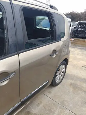 Foto de PUERTA TRASERA IZQUIERDA CITROEN C3 PICASSO 1.6 16V (120 CV / 88 KW)