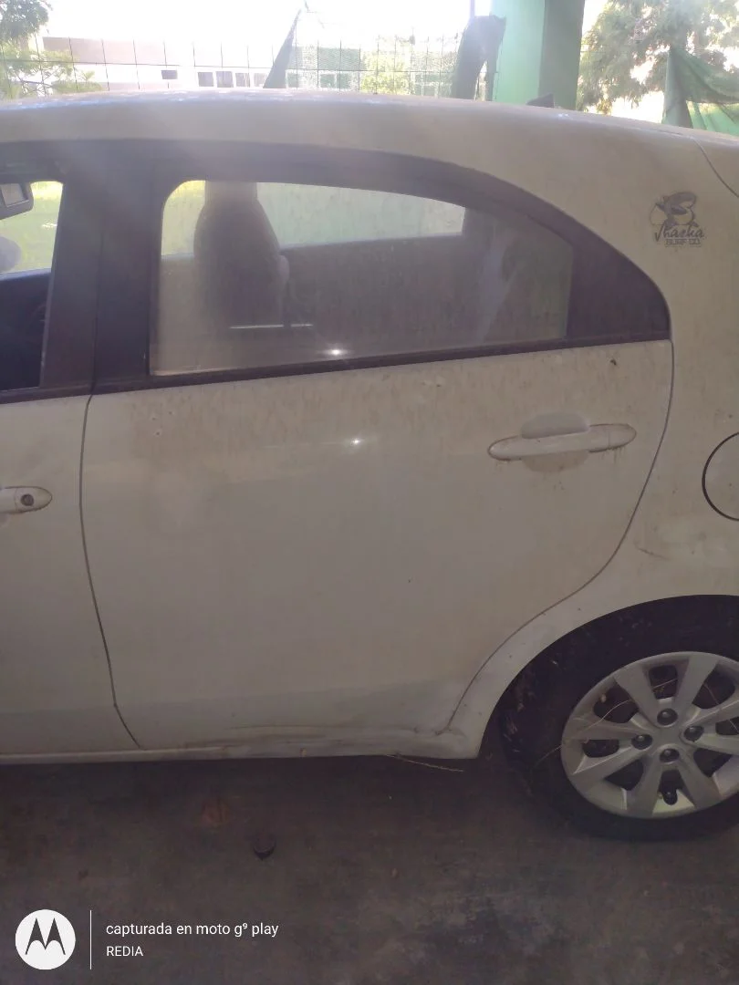 Foto de PUERTA TRASERA IZQUIERDA KIA RIO (UB) 1.2 CAT (86 CV / 63 KW)