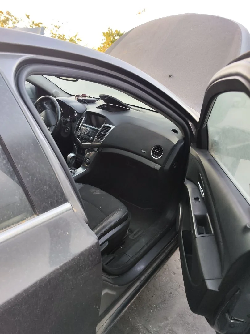 Foto de GOMAS CONTORNO PUERTA CHEVROLET CRUZE 2.0 Diesel CAT (163 CV / 120 KW)