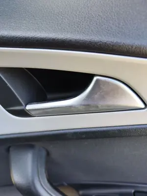 Foto de MANETA INTERIOR TRASERA DERECHA AUDI A6 AVANT (4GD) 2.0 16V TDI (190 CV / 140 KW) referencia 4G0839020