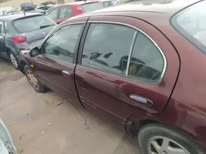 Foto de PUERTA DELANTERA IZQUIERDA NISSAN MAXIMA QX (A32) 2.0 V6 24V CAT (140 CV / 103 KW)