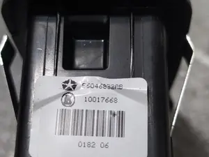 Foto de MANDO ELEVALUNAS TRASERO IZQUIERDO FIAT FREEMONT (345) 2.0 16V Multijet CAT (170 CV / 125 KW) referencia 56046832AB foto 4