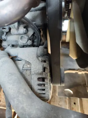 Foto de ALTERNADOR SSANGYONG RODIUS 2.7 Turbodiesel CAT (163 CV / 120 KW)