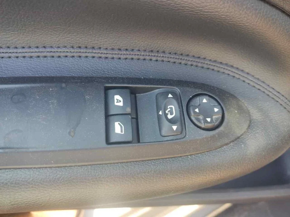 Foto de MANDO ELEVALUNAS DELANTERO IZQUIERDO CITROEN DS3 1.6 16V (156 CV / 115 KW) referencia 98012509XT