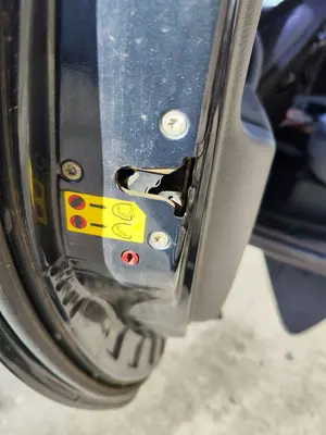 Foto de CERRADURA PUERTA TRASERA IZQUIERDA CITROEN XSARA PICASSO 1.6 HDi CAT (9HY / DV6TED4) (109 CV / 80 KW)