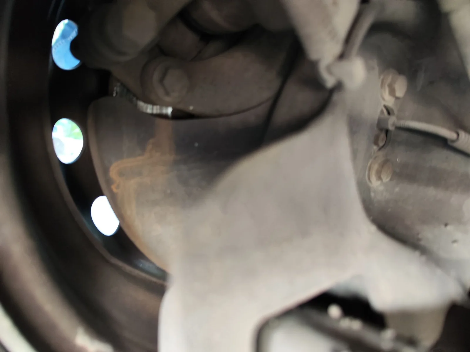 Foto de PINZA DE FRENO TRASERA IZQUIERDA FORD FOCUS FAMILIAR (CAK) 1.8 TDCi Turbodiesel CAT (116 CV / 85 KW)