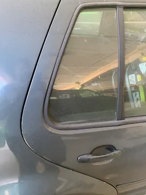 Foto de LUNA CUSTODIA TRASERA DERECHA VOLKSWAGEN GOLF IV BERLINA (1J1)(10.1997) 1.9 TDI (101 CV / 74 KW)