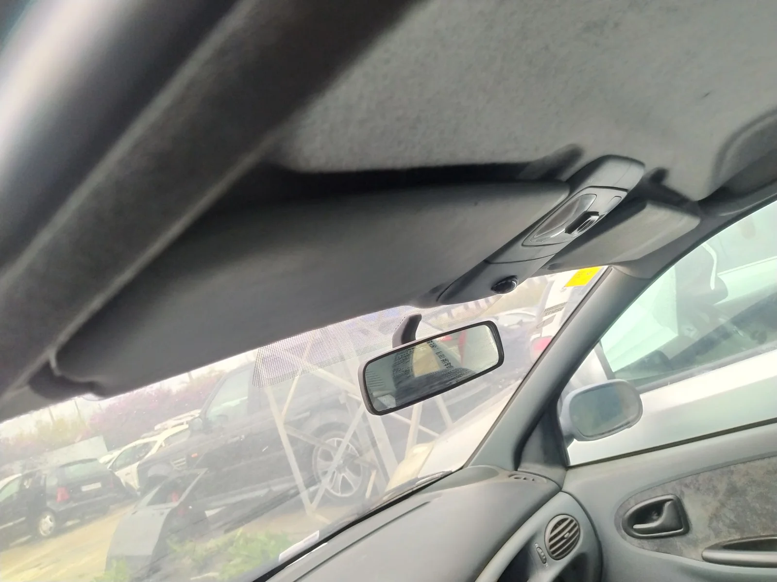 Foto de ASIDERO TECHO DELANTERO IZQUIERDO RENAULT MEGANE I CLASSIC (LA0) 2.0 CAT (114 CV / 84 KW)