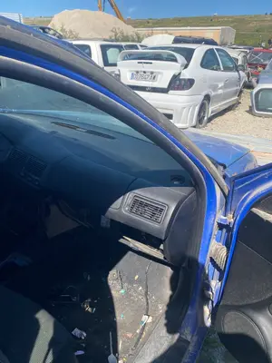 Foto de GOMAS CONTORNO PUERTA VOLKSWAGEN GOLF IV BERLINA (1J1)(10.1997) 1.9 TDI (110 CV / 81 KW)