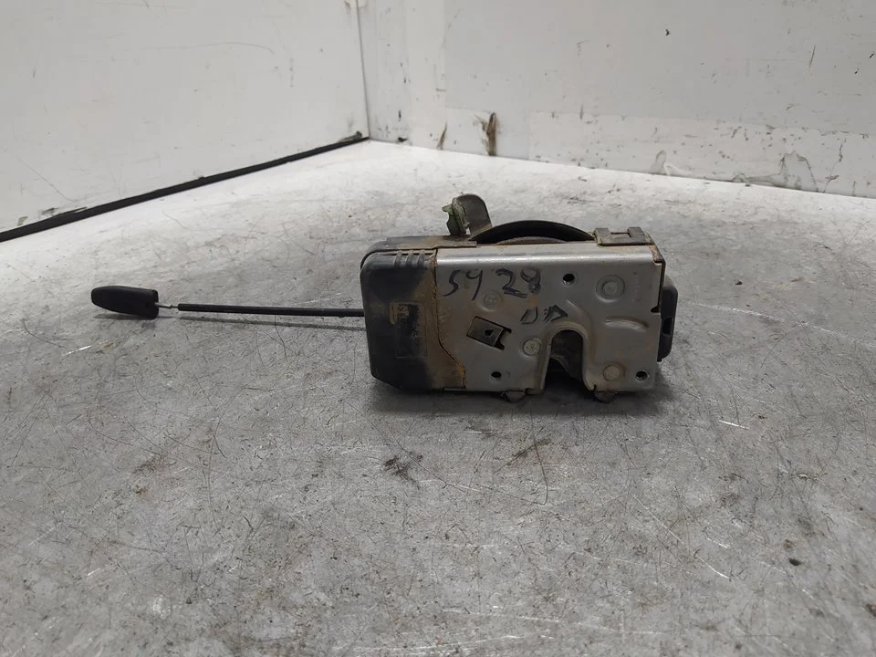 Foto de CERRADURA PUERTA DELANTERA DERECHA OPEL ASTRA G BERLINA 2.0 DTI (101 CV / 74 KW) referencia 24444016