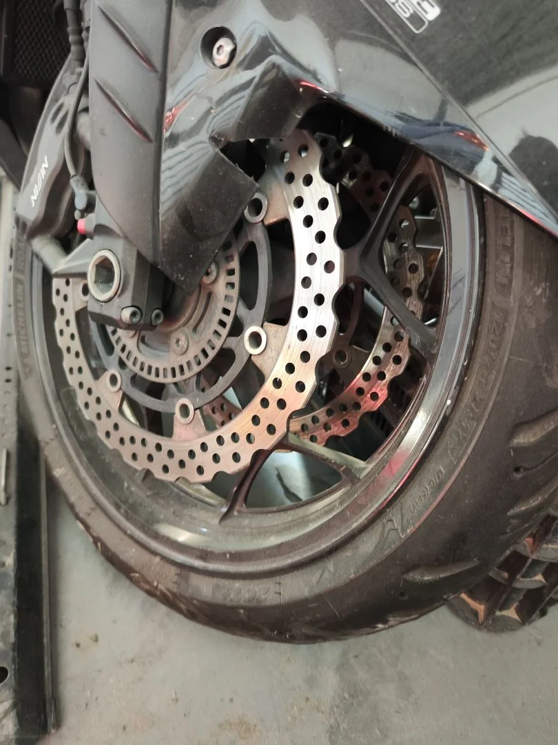 Foto de LLANTA DELANTERA KAWASAKI ZZR 1400 1441 cm3 - 147.2 kW (0 CV / 0 KW)