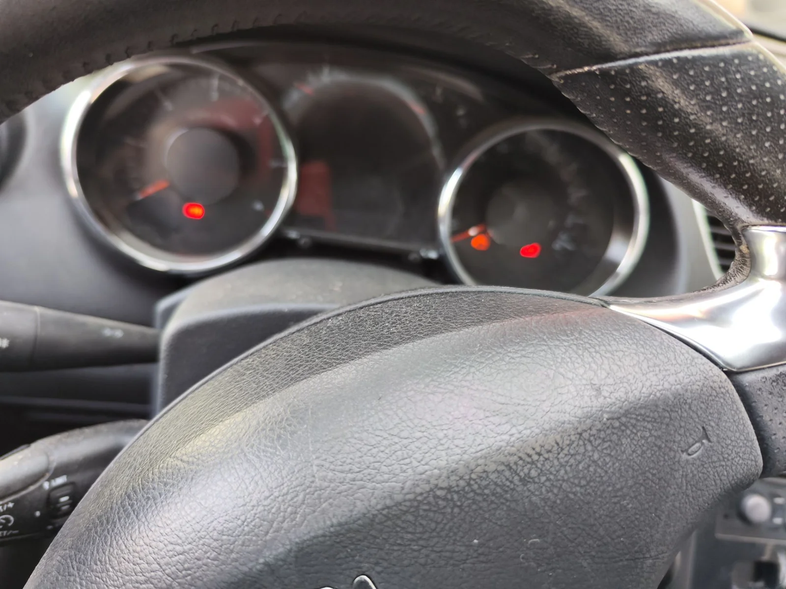 Foto de CUADRO INSTRUMENTOS PEUGEOT 3008 1.6 Blue-HDI FAP (120 CV / 88 KW)