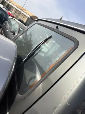 Foto de BRAZO LIMPIA TRASERO MITSUBISHI GALLOPER (HYUNDAI)(02.1998) 2.5 Turbodiesel (105 CV / 77 KW)
