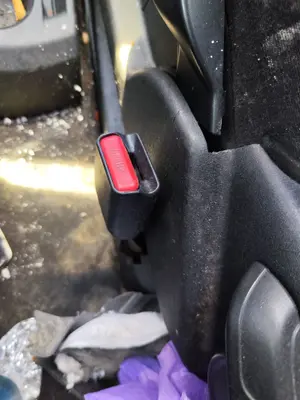 Foto de ENGANCHE CINTURON DELANTERO DERECHO CITROEN GRAND C4 PICASSO 1.6 16V HDi FAP (109 CV / 80 KW)