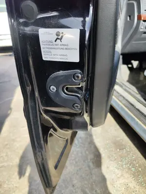 Foto de CERRADURA PUERTA DELANTERA IZQUIERDA OPEL VECTRA C BERLINA 2.2 16V DTI CAT (Y 22 DTR / L50) (125 CV / 92 KW) referencia 13210768