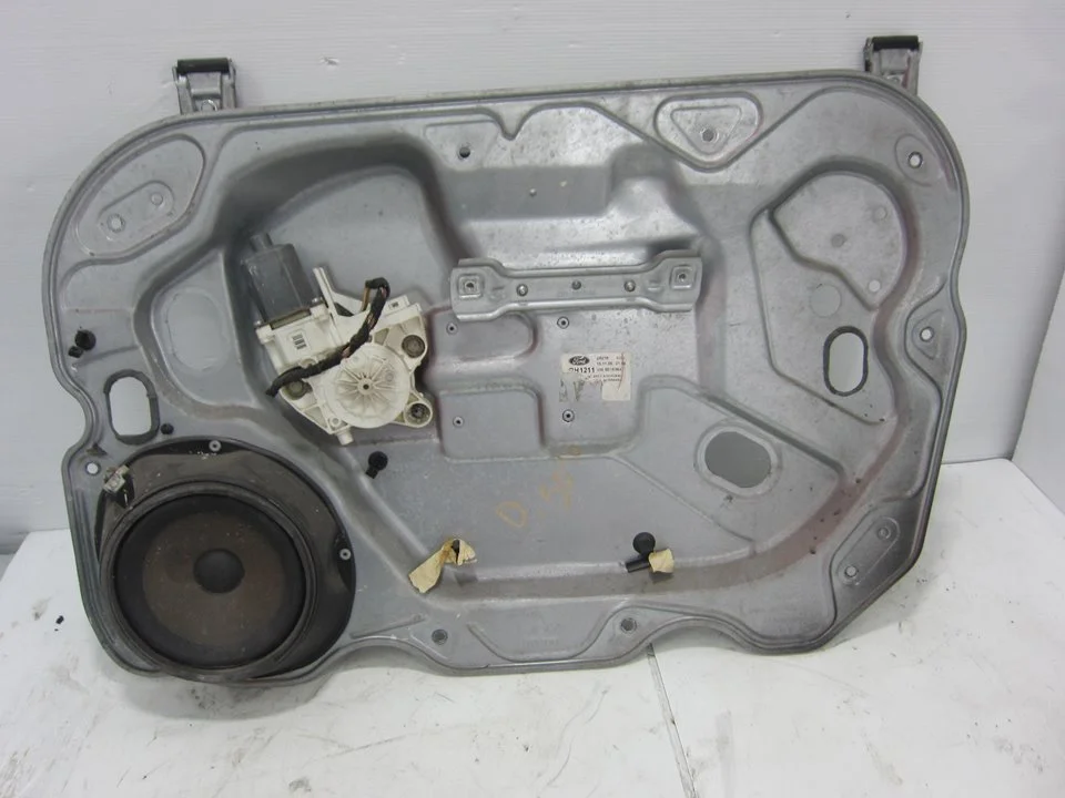 Foto de ELEVALUNAS DELANTERO DERECHO FORD FOCUS BERLINA (CAP) 1.8 TDCi Turbodiesel CAT (116 CV / 85 KW) referencia 4M51A203A28BG