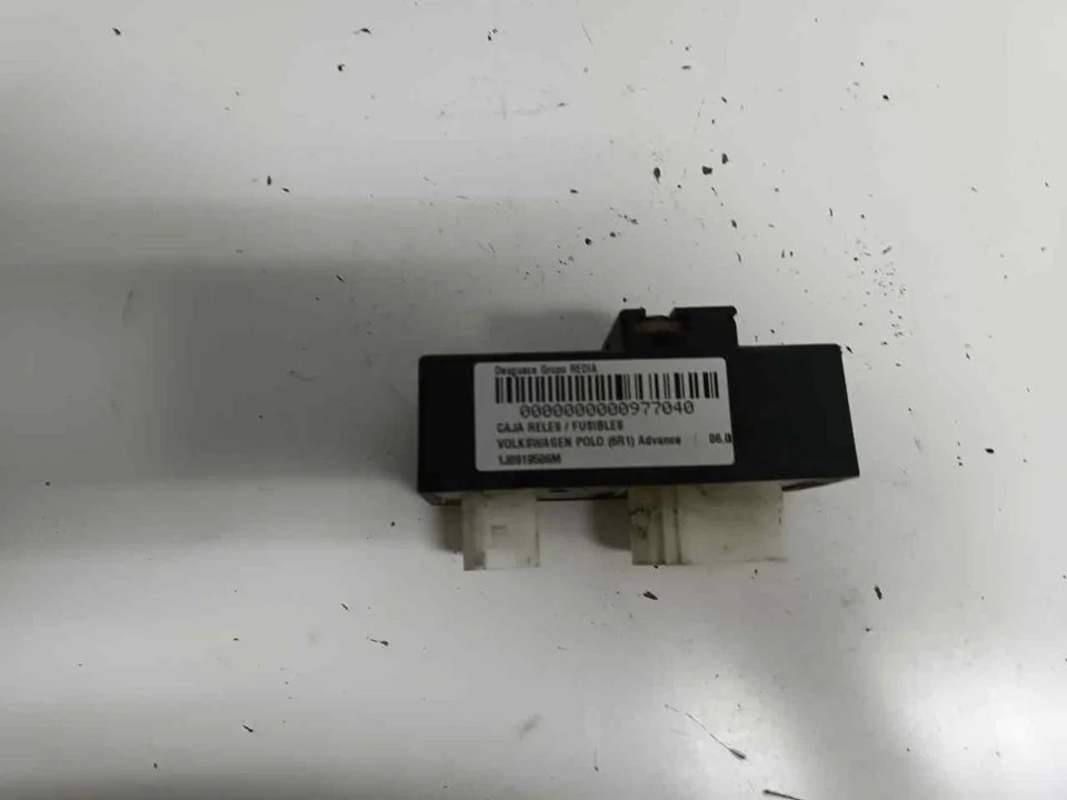 Foto de CAJA RELES / FUSIBLES VOLKSWAGEN POLO V (6R1) 1.6 TDI (90 CV / 66 KW) referencia 1J0919506M