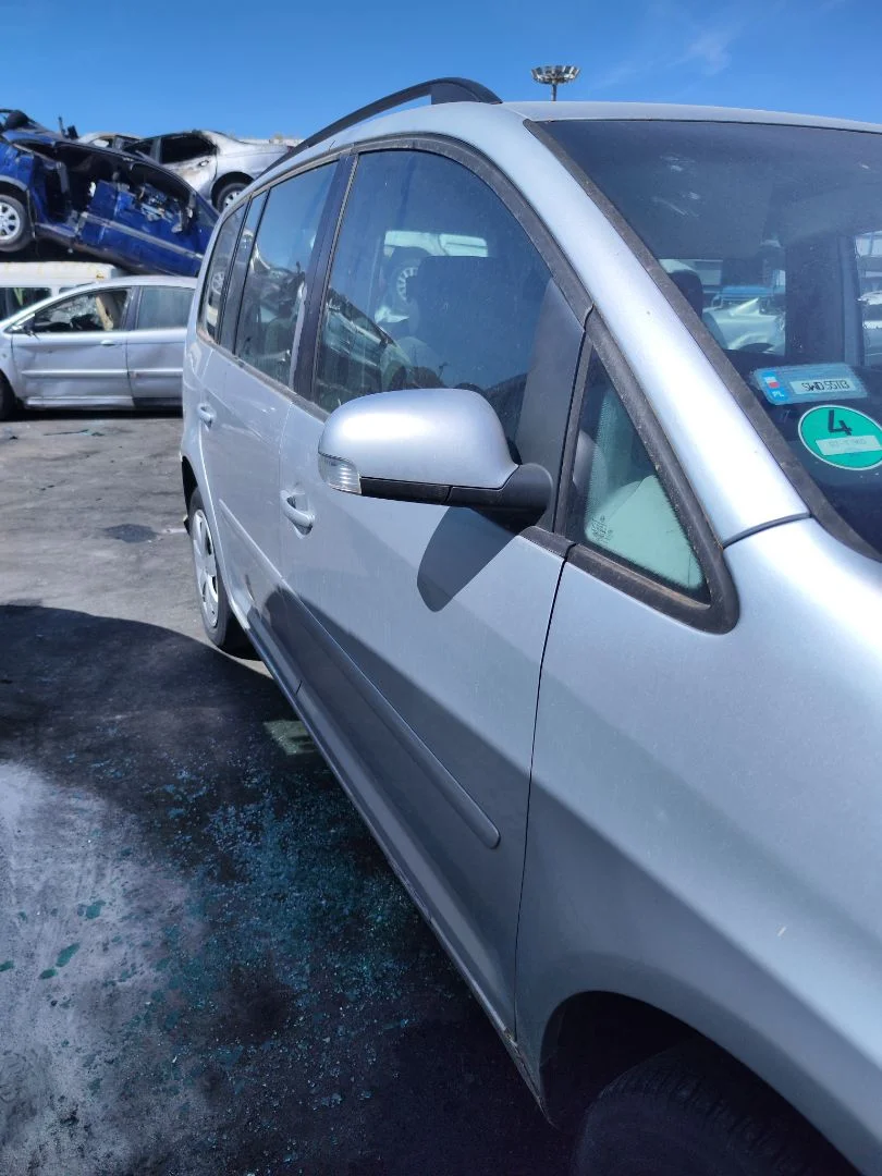 Foto de PUERTA DELANTERA DERECHA VOLKSWAGEN TOURAN (1T1) 1.9 TDI (105 CV / 77 KW)