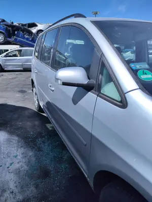 Foto de PUERTA DELANTERA DERECHA VOLKSWAGEN TOURAN (1T1) 1.9 TDI (105 CV / 77 KW)