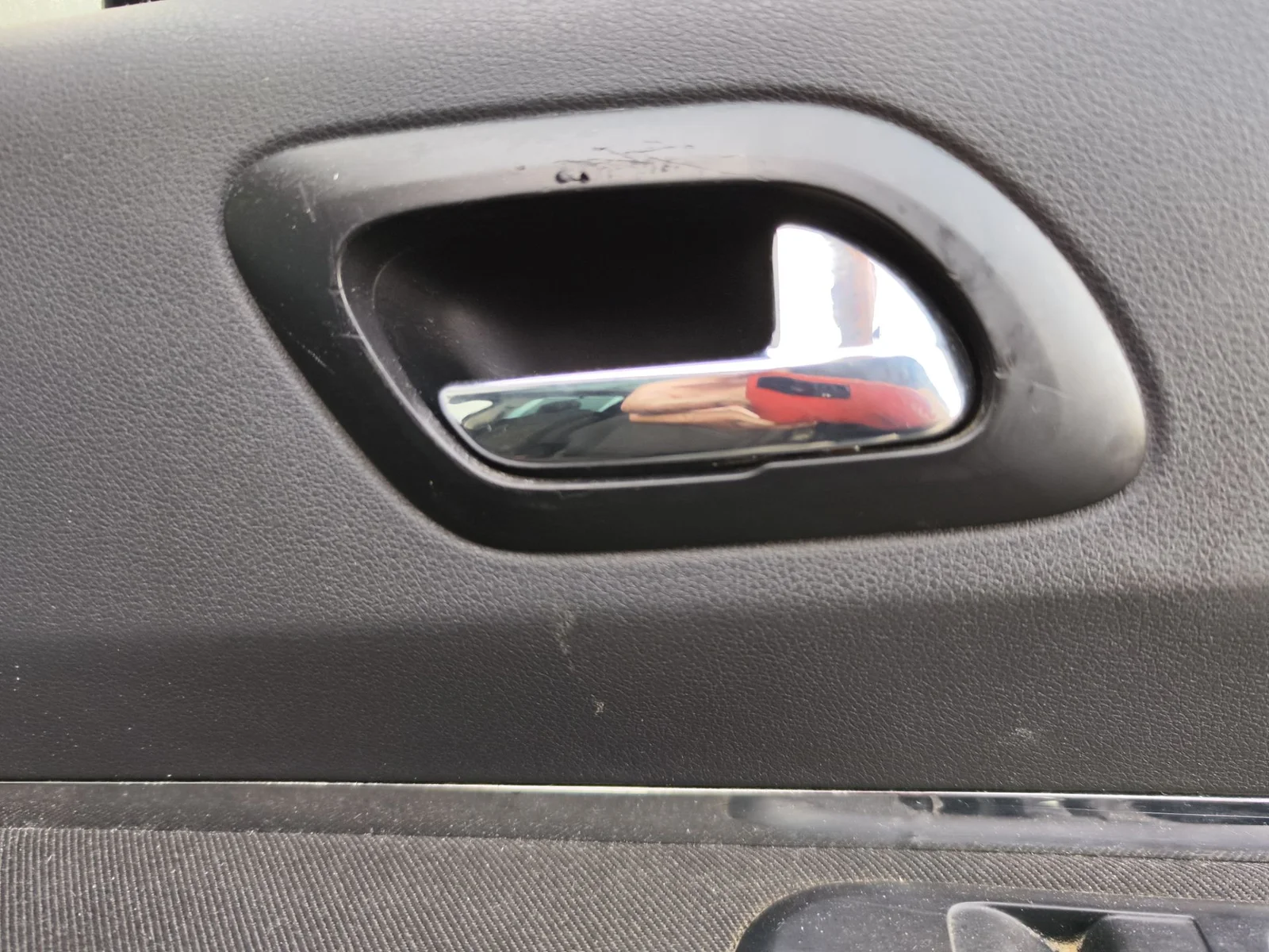 Foto de MANETA INTERIOR DELANTERA DERECHA PEUGEOT 5008 1.6 HDi FAP CAT (9HZ / DV6TED4) (109 CV / 80 KW)