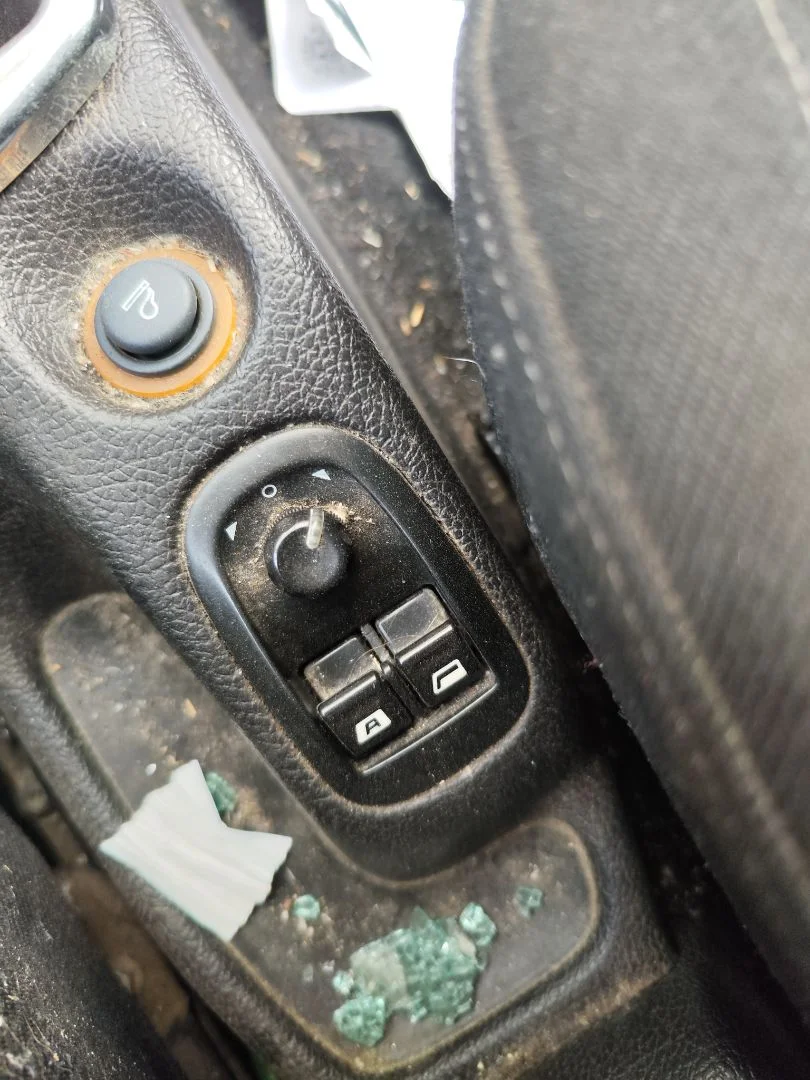 Foto de MANDO ELEVALUNAS DELANTERO IZQUIERDO PEUGEOT 206 1.6 16V CAT (109 CV / 80 KW)