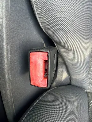 Foto de ENGANCHE CINTURON DELANTERO DERECHO SEAT LEON (1P1)