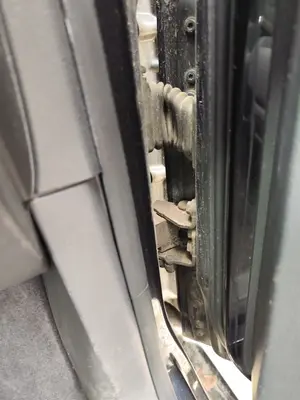 Foto de RETENEDOR PUERTA VOLKSWAGEN GOLF PLUS V (5M1) 1.9 TDI (105 CV / 77 KW)