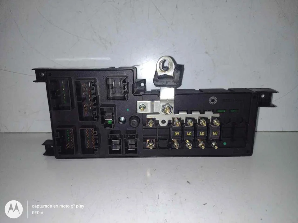 Foto de CAJA RELES / FUSIBLES VOLVO S60 BERLINA 2.4 CAT (140 CV / 103 KW) referencia 518322326