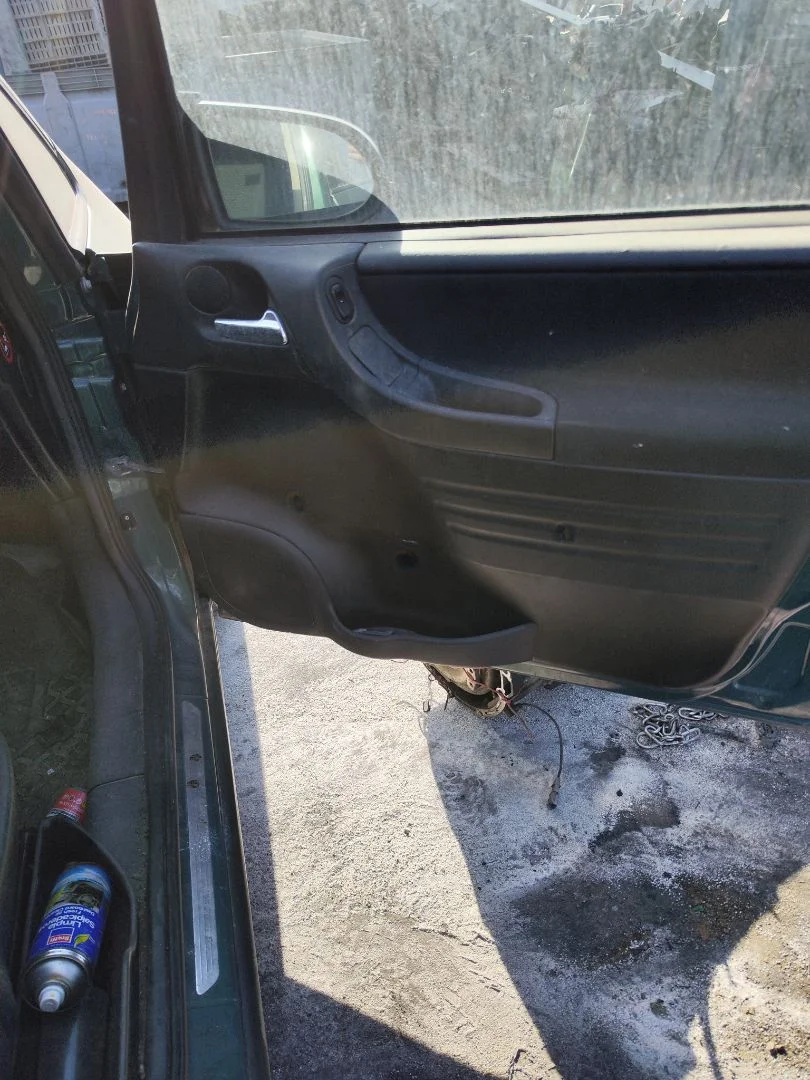 Foto de GUARNECIDO PUERTA DELANTERA DERECHA OPEL ZAFIRA A 2.0 DTI (101 CV / 74 KW) referencia 13141843