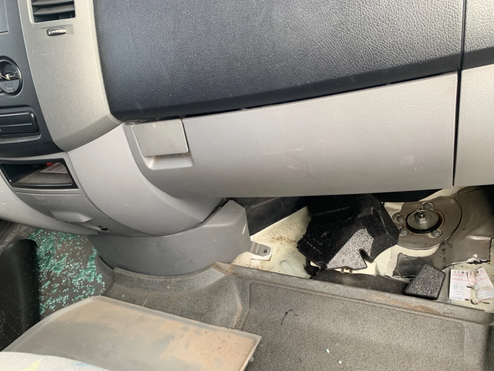 Foto de GUANTERA VOLKSWAGEN CRAFTER FURGÓN (2E) 2.5 TDI DPF (109 CV / 80 KW)