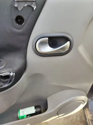 Foto de MANETA INTERIOR DELANTERA IZQUIERDA RENAULT SCENIC II (JM) 1.5 dCi Diesel (106 CV / 78 KW)