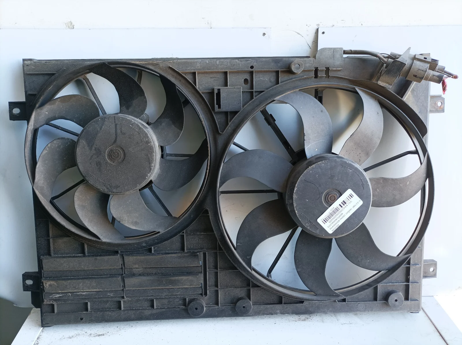 Foto de ELECTROVENTILADOR VOLKSWAGEN PASSAT VARIANT (365) referencia 1K0121223