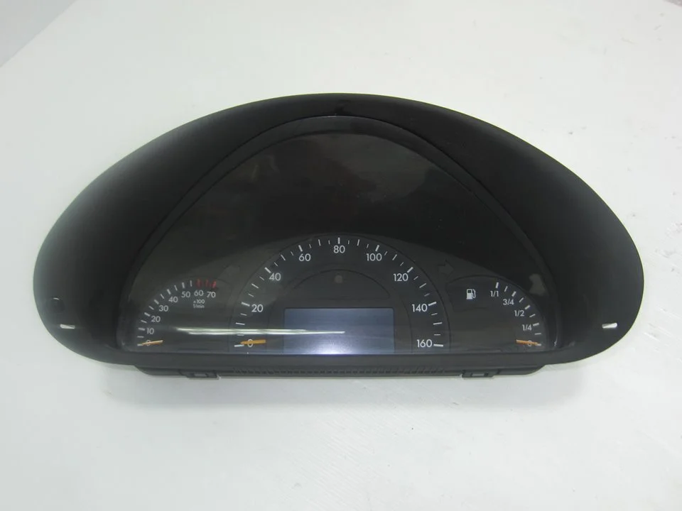 Foto de CUADRO INSTRUMENTOS MERCEDES-BENZ CLASE C (BM 203) BERLINA 1.8 CAT (163 CV / 120 KW) referencia A2035407811