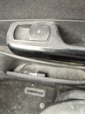 Foto de MANDO ELEVALUNAS DELANTERO DERECHO OPEL CORSA D 1.3 16V CDTI (75 CV / 55 KW)