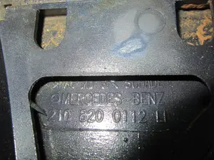Foto de MOLDURA BAJO FARO IZQUIERDO MERCEDES-BENZ CLASE E (BM 210) BERLINA 3.0 Turbodiesel CAT (177 CV / 130 KW) referencia 2108200112 foto 3