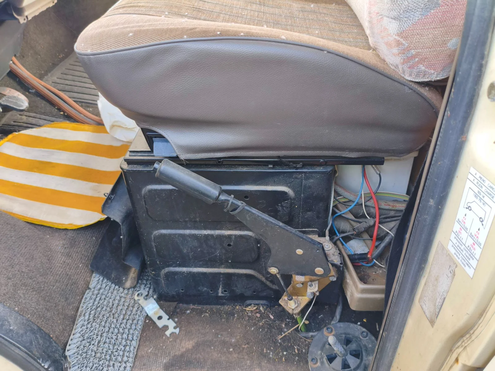 Foto de PALANCA FRENO FIAT DUCATO I BUS 2.5 Turbodiesel (92 CV / 68 KW)