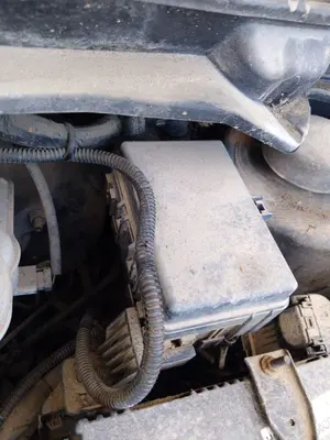 Foto de CAJA RELES / FUSIBLES SUZUKI ALTO (AMF310) 1.0 12V CAT (68 CV / 50 KW)