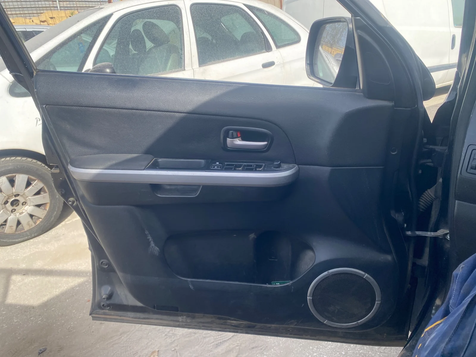 Foto de GUARNECIDO PUERTA DELANTERA IZQUIERDA SUZUKI GRAND VITARA (JB/JT) 2.0 16V CAT (140 CV / 103 KW) referencia 83720-78K03-AJL