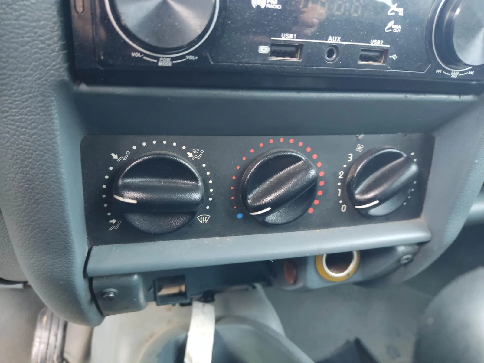 Foto de MANDO CALEFACCION / AIRE ACONDICIONADO RENAULT KANGOO I (F/KC0) 1.2 (58 CV / 43 KW) referencia 7701051895