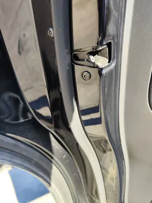 Foto de CERRADURA PUERTA TRASERA IZQUIERDA JAGUAR F-PACE 3.0 V6 Diesel CAT (301 CV / 221 KW) referencia HK8324995AB