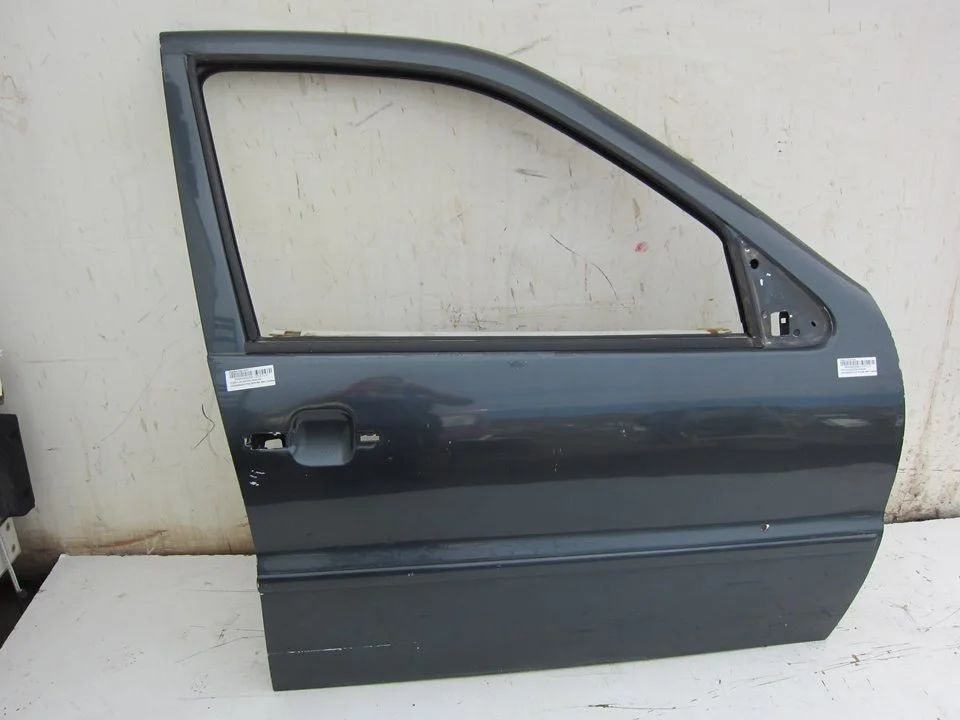 Foto de PUERTA DELANTERA DERECHA VOLKSWAGEN POLO III BERLINA (6N2) 1.4 16V (75 CV / 55 KW)