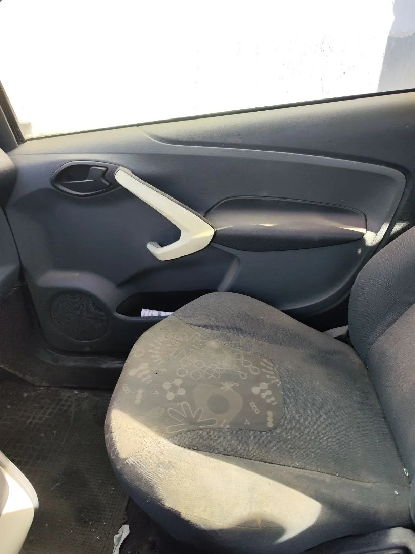 Foto de GUARNECIDO PUERTA DELANTERA DERECHA FORD KA (CCU) 1.3 TDCi CAT (75 CV / 55 KW) referencia 1568288