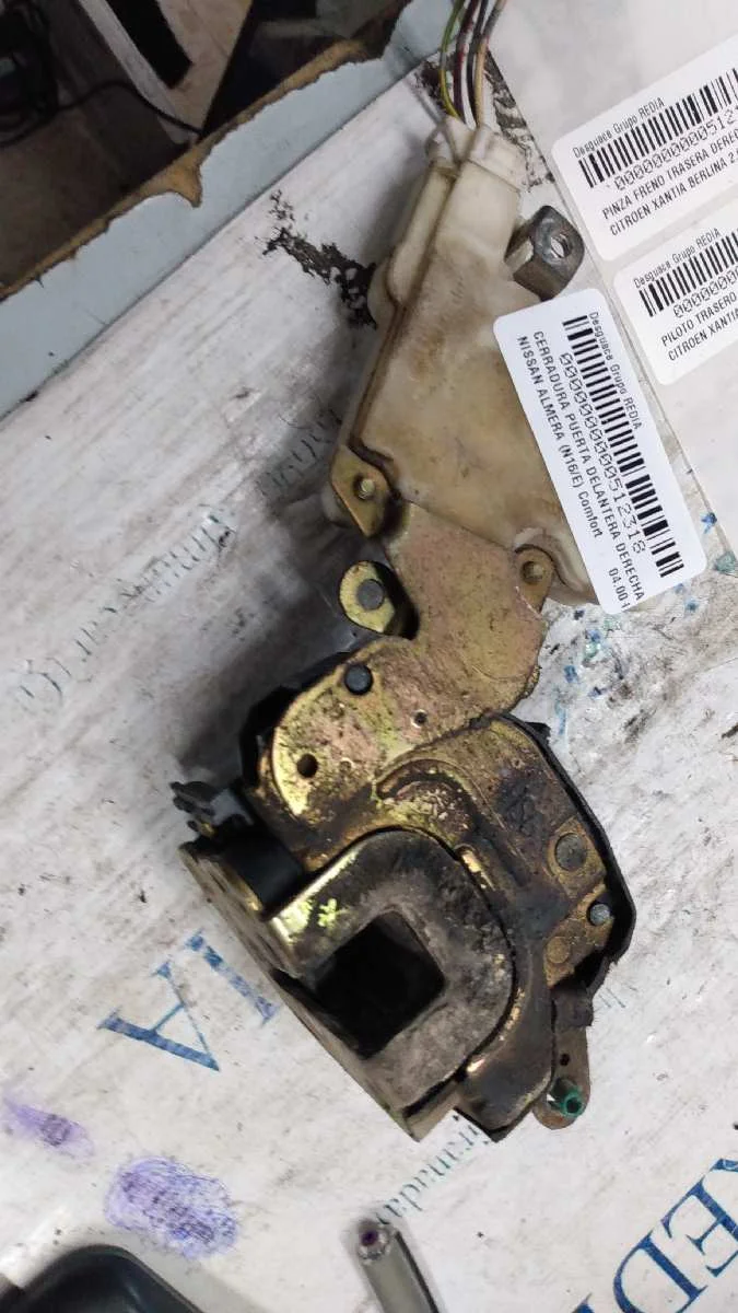Foto de CERRADURA PUERTA DELANTERA DERECHA NISSAN ALMERA (N16/E) 2.2 16V Turbodiesel CAT (110 CV / 81 KW)