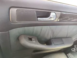 Foto de MANETA INTERIOR TRASERA DERECHA AUDI A6 BERLINA (4B2) 2.5 V6 24V TDI (150 CV / 110 KW)